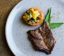 HANGER STEAK Z FASZEROWANYMI POMIDORAMI I TABASCO® GREEN PEPPER