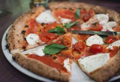 11) Neapol – gdzie zjeść smaczną pizzę. Aromatyczna kuchnia neapolitańska