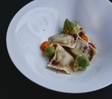 RAVIOLI Z KIEŁBASKĄ Z BROKUŁEM ROMANESCO