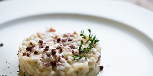 włoskie tradycyjne danie z ryżem risotto